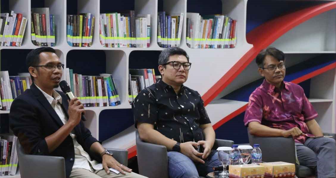 KULIAH UMUM - BEDAH BUKU EKONOMI POLITIK MEDIA DI ERA DIGITAL